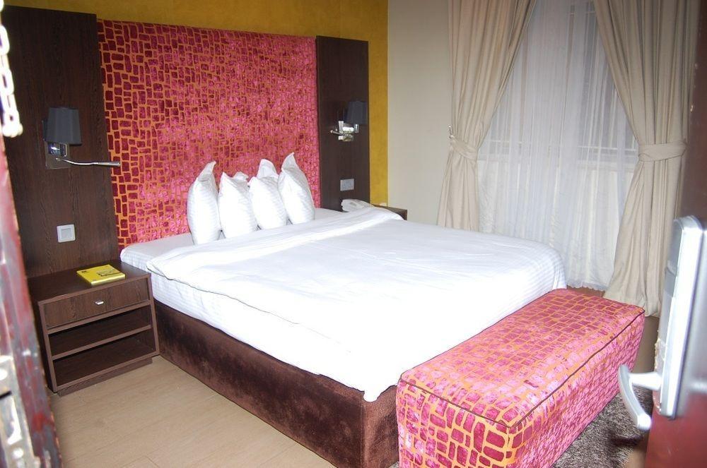 Tudor House Hotel Lagos Dış mekan fotoğraf