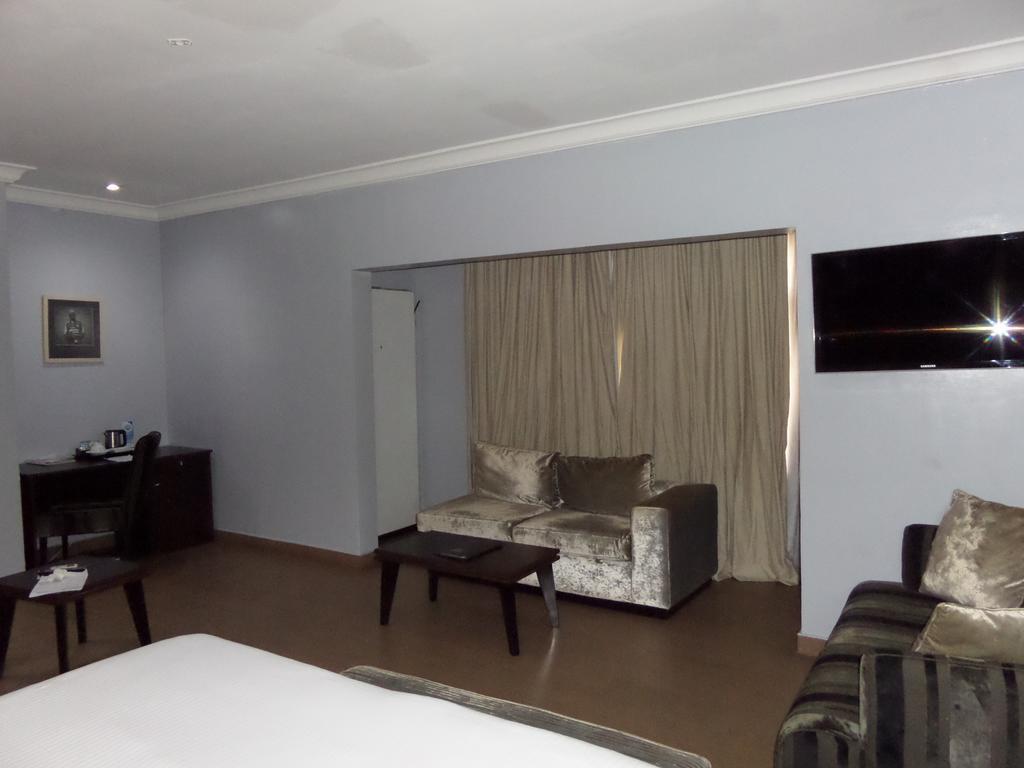Tudor House Hotel Lagos Dış mekan fotoğraf